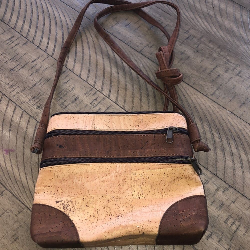 Cork Crossbody Bag Vegan 🌱 handmade in Portugal 🇵🇹 3 zipped compartments